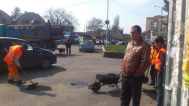 В Ужгороде решили сделать все улицы непригодными для проезда
