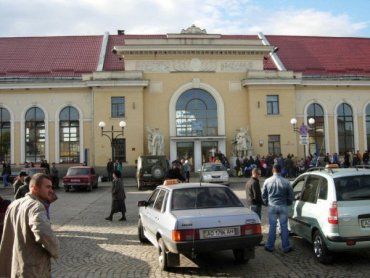 На железнодорожной ст. в Мукачево вооруженные бандиты совершили грабеж