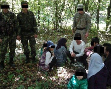 Пограничники задержали 7 нелегалов возле границы Украины