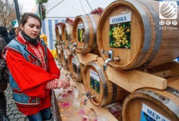 Старейший, самый, самый массовый фестиваль вина в Закарпатье - Червене вино