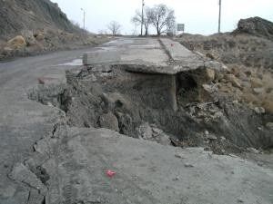 В Закарпатье произошел 200-метровый оползень на автодороге Мукачево-Рогатин