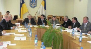 В Ужгороді податківці зібрали за круглим столом керівників області