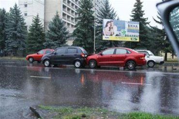 На улице Минайской в городе Ужгород произошло тройное ДТП