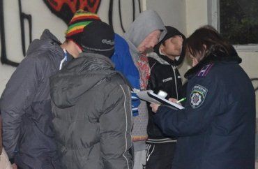 В Ужгороде дети курят наркотики через спецустройство - бульбулятор