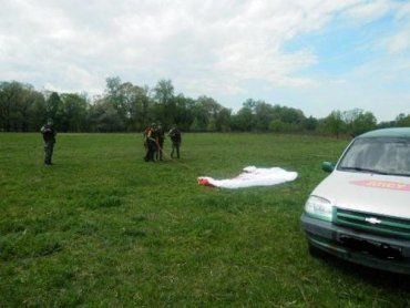 Румынского парашютиста пограничники обнаружили в Закарпатье