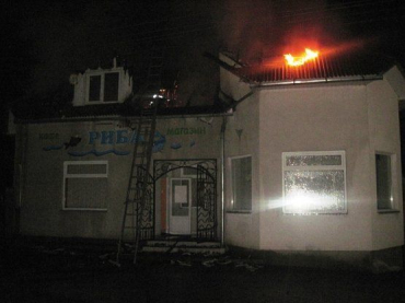 Пожарные спасли кафе от полного уничтожения во время пожара