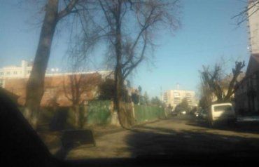 Жители Ужгорода собираются подавать на застройщика в суд, а он все строит...
