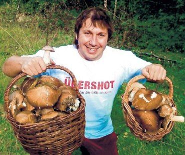 Продавец уверяет, что грибы собраны в лесу Виноградовского района