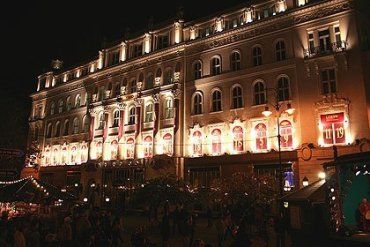 В Будапеште на площади Вёрёшмарти проходит X Рождественская и Новогодняя ярмарка.