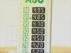 С понедельника литр 95-го бензина в Украине должен стоить 4,30 - 4,40 грн.