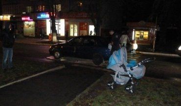 ДТП на Сумщині, авто протаранило дитячий візок з дитиною