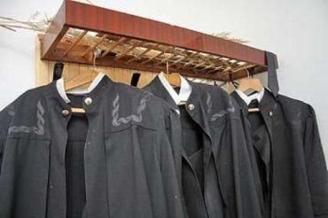 Высший совет юстиции одних судей увольняет, других - назначает