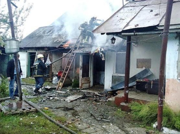 Благодаря Иршавским пожарным во время пожара уцелел жилой дом