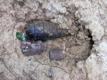 Копая канаву, ужгородец обнаружил три боеприпаса времен войны