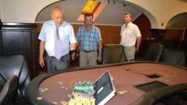 Губернатор лично закрыл подпольное казино в центре Ужгорода