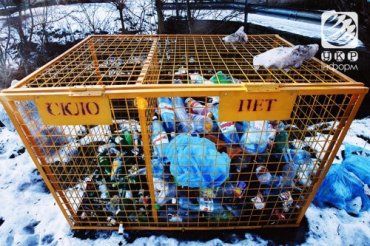 Контейнер для стеклянного и пластикового мусора в селе Абранка Воловецкого район