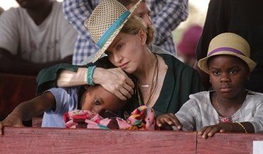 Мадонна удочерила дівчаток з Малавії