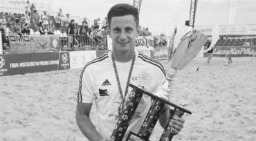 Від важкої хвороби помер відомий футболіст Євген Рябчук