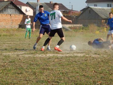 Ужгород. Проект "Підтримка розвитку дворового футболу для ромських підлітків".