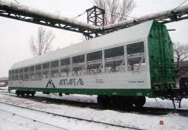 Новогодний вагон для перевозки автомобилей сообщением Киев-Ужгород