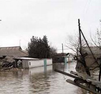 Стихия разрушила и повредила на Закарпатье полторы тысячи жилых домов, размыто 70 км дорог, разрушено 190 мостов.