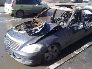 Между Ильницей и Иршавой автомобиль «Мерседес» сгорел почти дотла