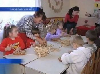 Жители села Вышково на Закарпатье создают шедевры из кукурузных листьев