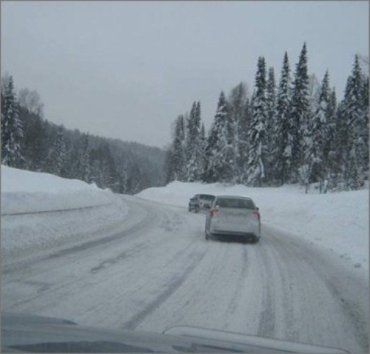 В 10 регионах Украины снегом замело почти все дороги