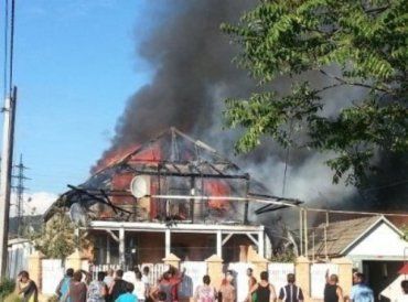 В Ужгороде в микрорайоне "Радванка" горят цыганские дома