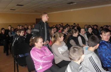 Мукачевские милиционеры выступили с лекцией в сельской школе