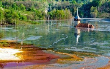 Румынское село, на месте которого образовалось токсичное озеро