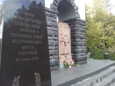 На Холме Славы лежат наши герои, убитые захватчиками, но уже российскими