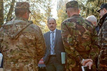 В. Губаль с В. Чубирко посетил сегодня военный городок в Мукачево