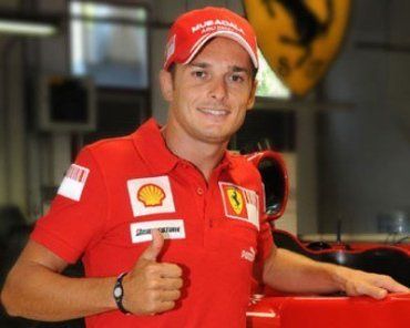 Магазин одежды и аксессуаров Ferrari Store откроет гонщик Джанкарло Физикелла