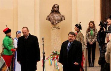 В Ужгороде стало на один памятник больше - Миклошу Берчени