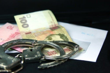 У закарпатского пенсионера украли 20 000 гривен и 250 баксов