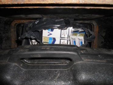 Чопская таможня обнаружила в камионе серба 50 блоков сигарет