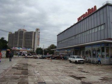 В Ужгороде советский универмаг "Украина" остался без крыши
