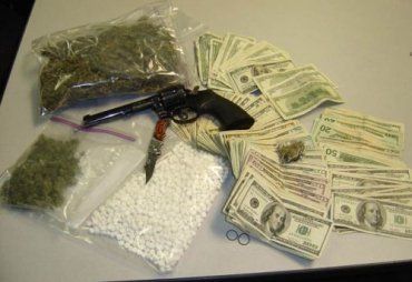 Милиция изымает из незаконного оборота наркотики и оружие