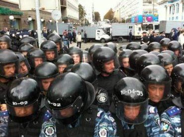 «Беркут» применил газ против оппозиционных митингующих