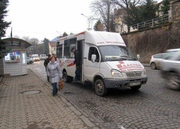 В Ужгороде решено заменить скотовозки на человеческие автобусы