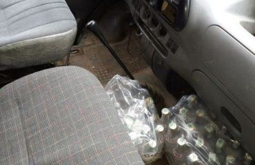 В Межгорье задержали микроавтобус с 150 ящиками "левой" водки