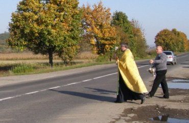 Чтобы на трассе Хуст-Мукачево-Рогатин больше не погибали люди, ее освятили
