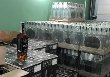 Налоговики обнаружили у закарпатца почти 2700 литров алкогольной продукции