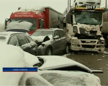 В Германии из-за непогоды столкнулись более 100 автомобилей