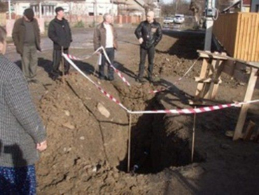 Как только в Ужгороде разрыли дорогу, люди вышли на протест