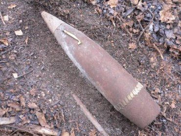 В Ужгороде на ул.Урожайной обнаружен артиллерийский снаряд