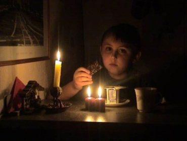 В Ужгороде народ пятые сутки коптит в своих квартирах свечи