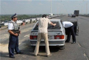 Инспекторы грозились отобрать у туристов из Венгрии машину