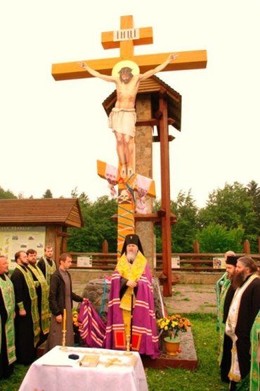 При въезде на Серебряную Землю установили 9-метровый Крест